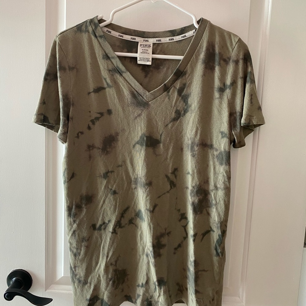 VICTORIA’S SECRET PINK green v neck tie dye tee